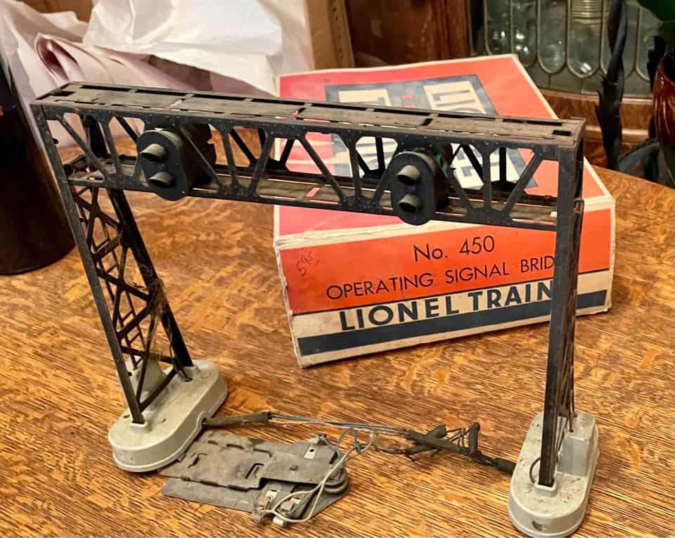 Lionel No 450 Signal Operating Bridge